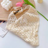 Bandana triangular de punto hecha a mano para mujer