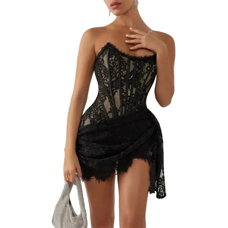 Verführerisches trägerloses Mini-Spitzenkleid