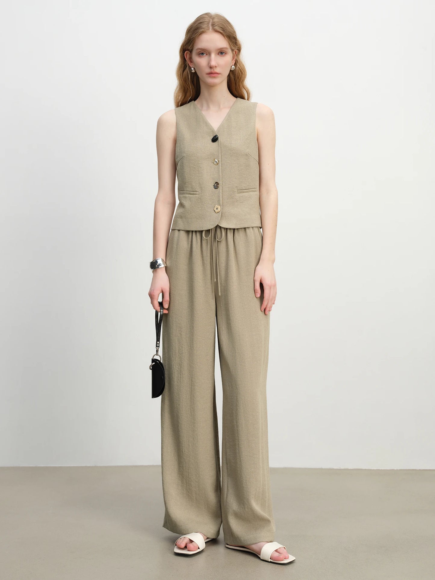 Old Money Minimal Women's Outfit