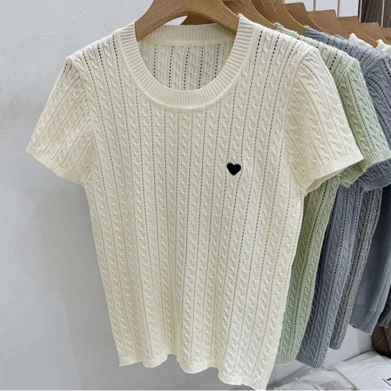 Camiseta de seda holgada con corazón bordado