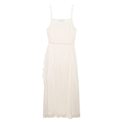 Beiges romantisches, geknittertes Wickelkleid