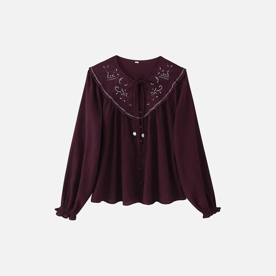 Blusas con cordones y camisa bordada con cuentas