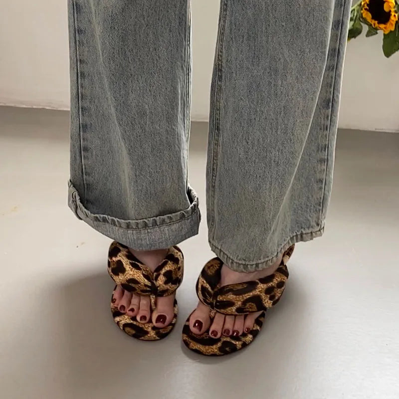 Rounded Toe Women's Wedge Slippers