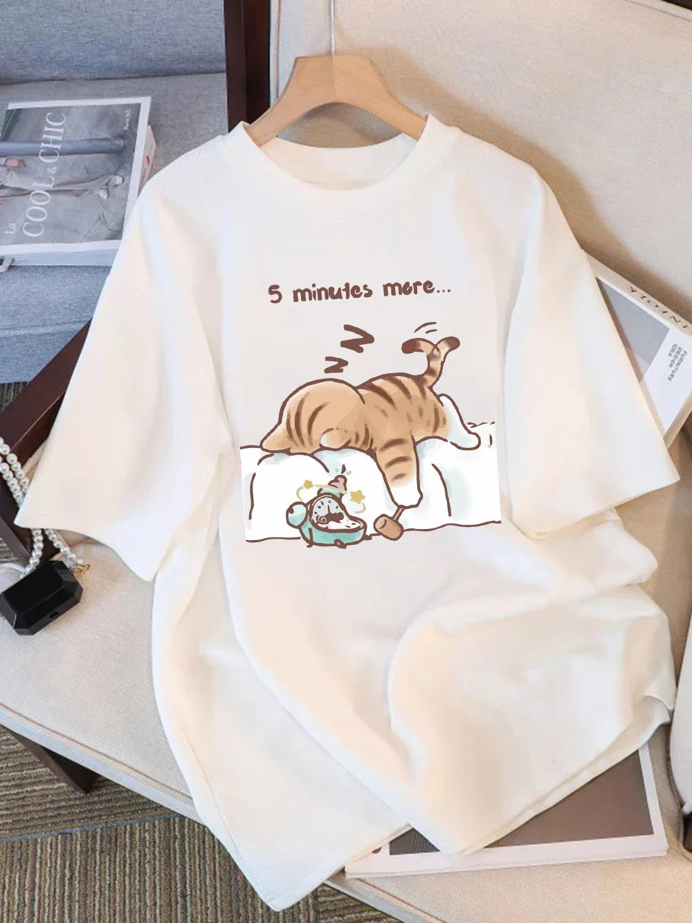 Camiseta de mujer con gato perezoso y soñoliento