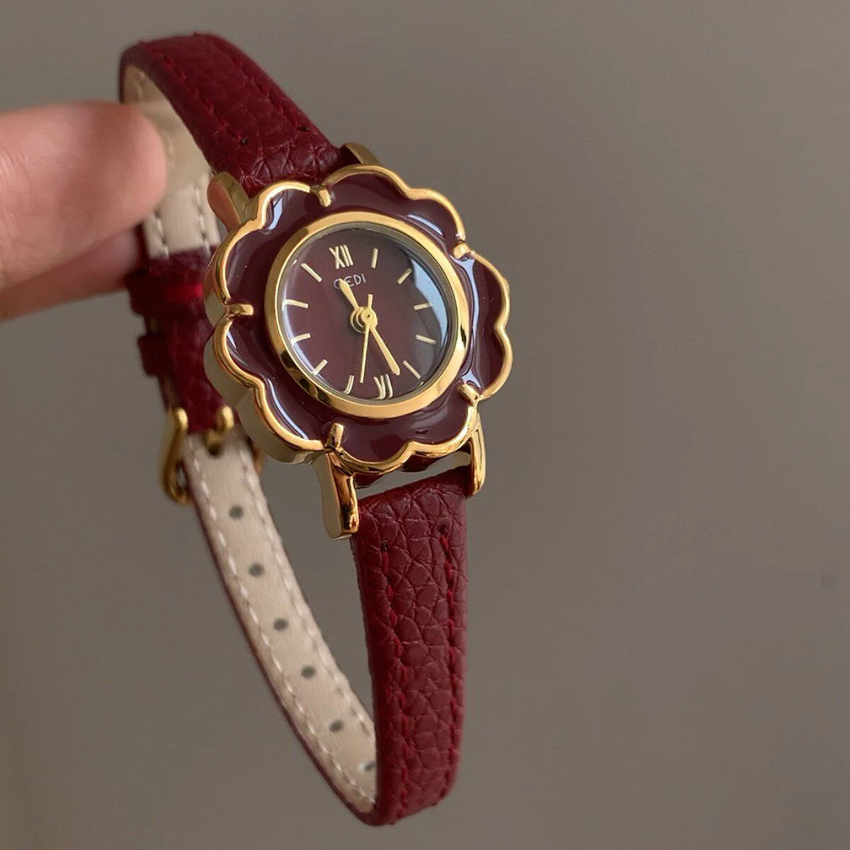 Vintage Flower Shape Leather Watch