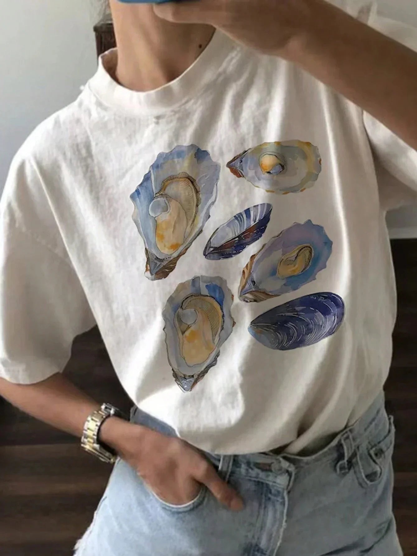 Wunderschönes T-Shirt mit Muscheldruck