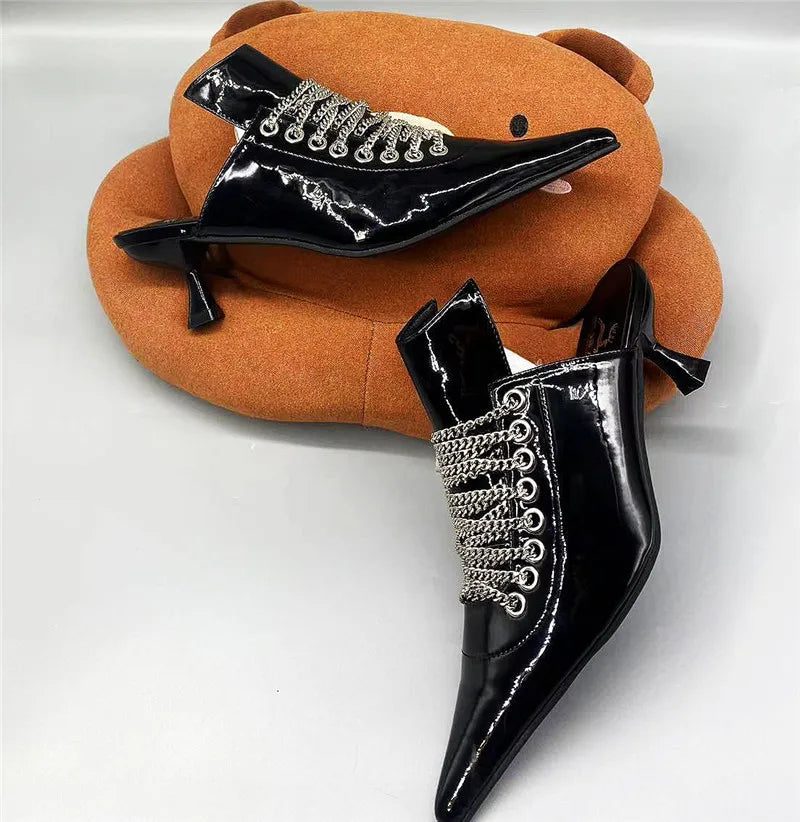 Mules de tacón alto para mujer con cadena atrevida
