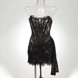 Verführerisches trägerloses Mini-Spitzenkleid