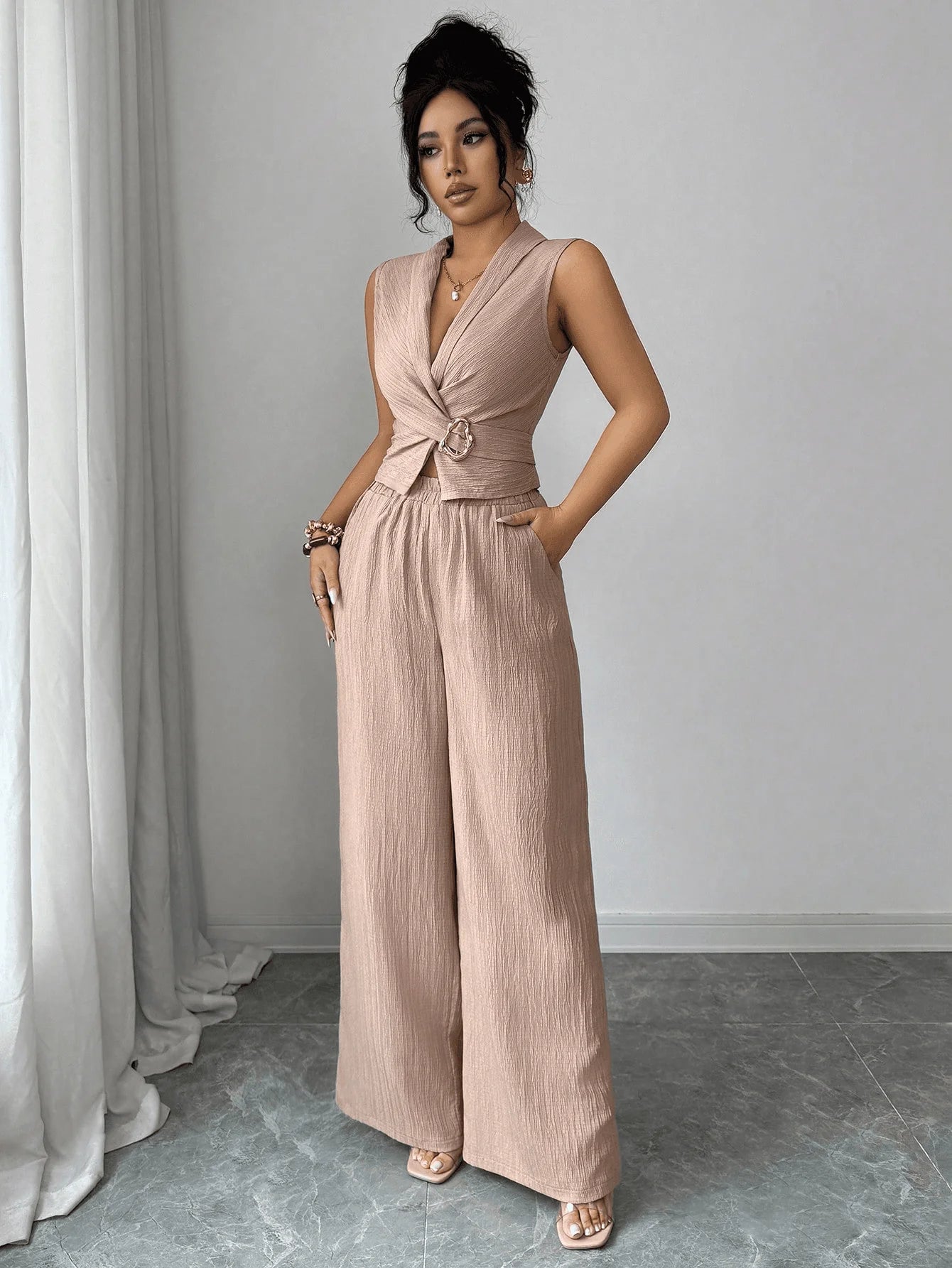 Old Money Sleeveless Wrap V-neck Women's Outfit