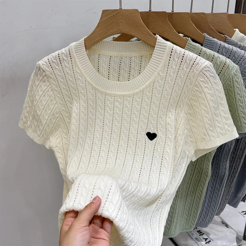Camiseta de seda holgada con corazón bordado