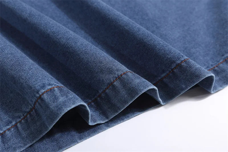 Oversize-T-Shirt aus Denim mit lustiger Stickerei