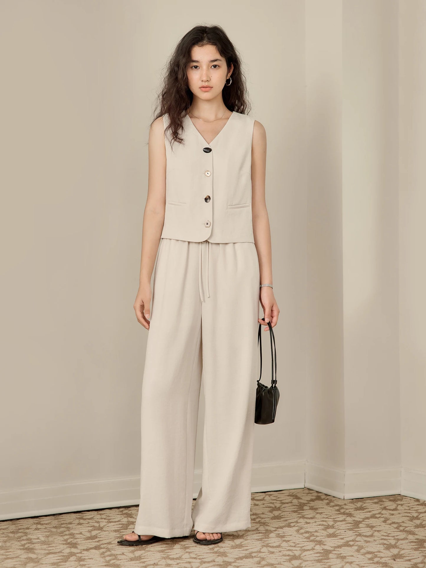 Old Money Minimal Women's Outfit