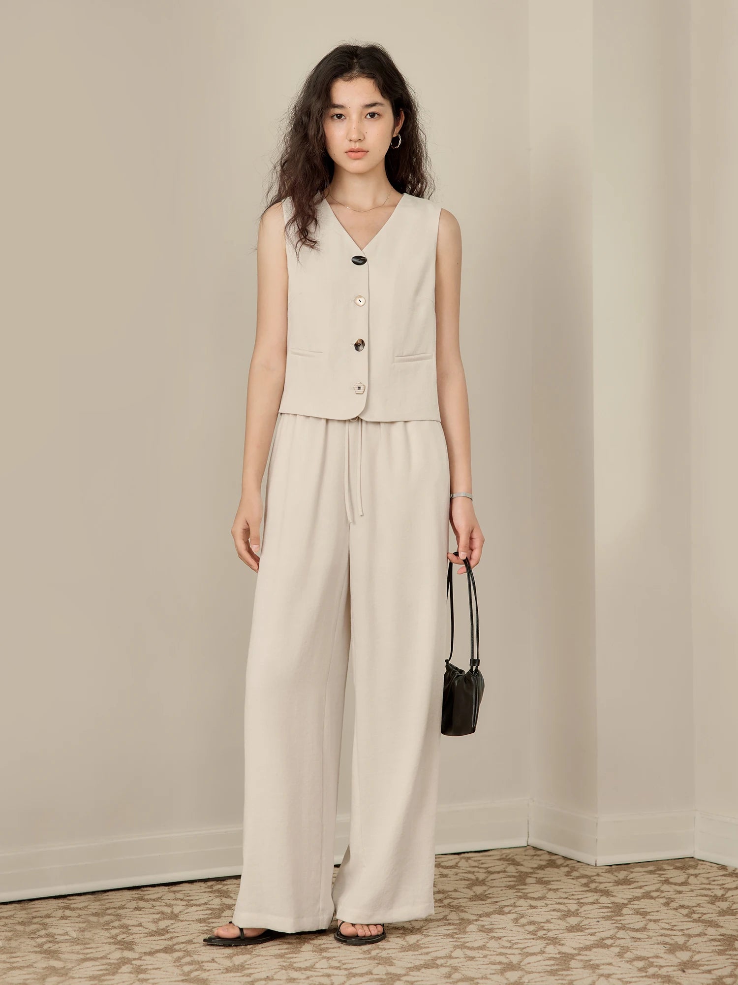 Old Money Minimal Women's Outfit